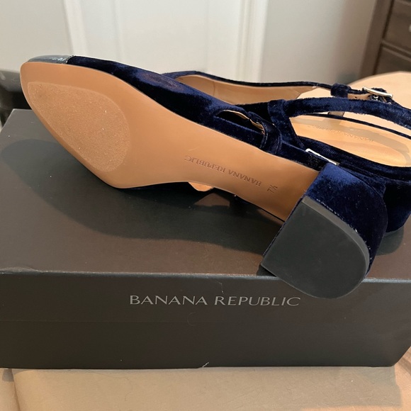 Low Block-Heel Velvet Slingback Pump - Picture 8 of 8